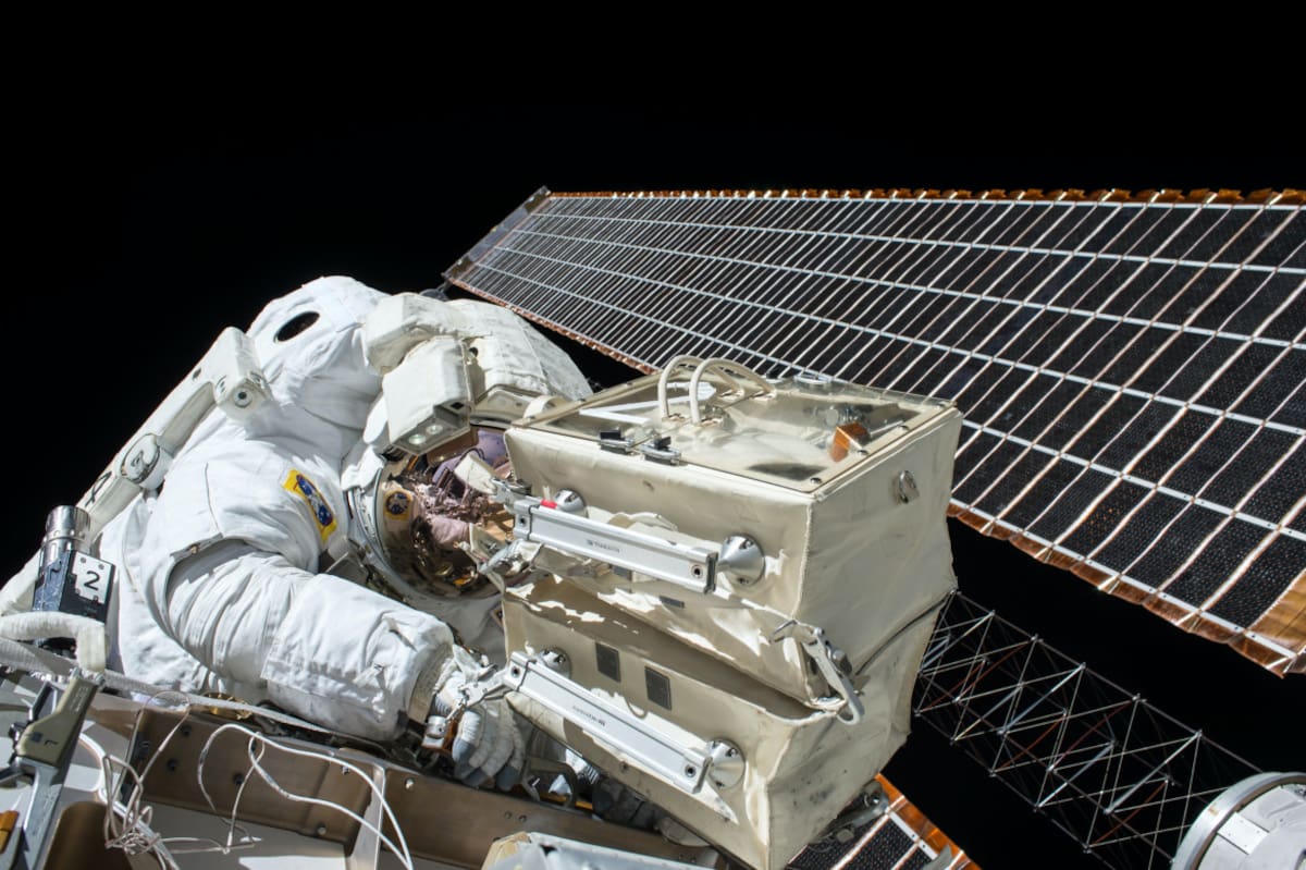 Astronauta en el espacio exterior. Foto: Unspash