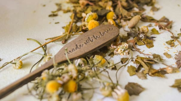 El ritual del Feng Shui con manzanilla para atraer dinero de forma inmediata