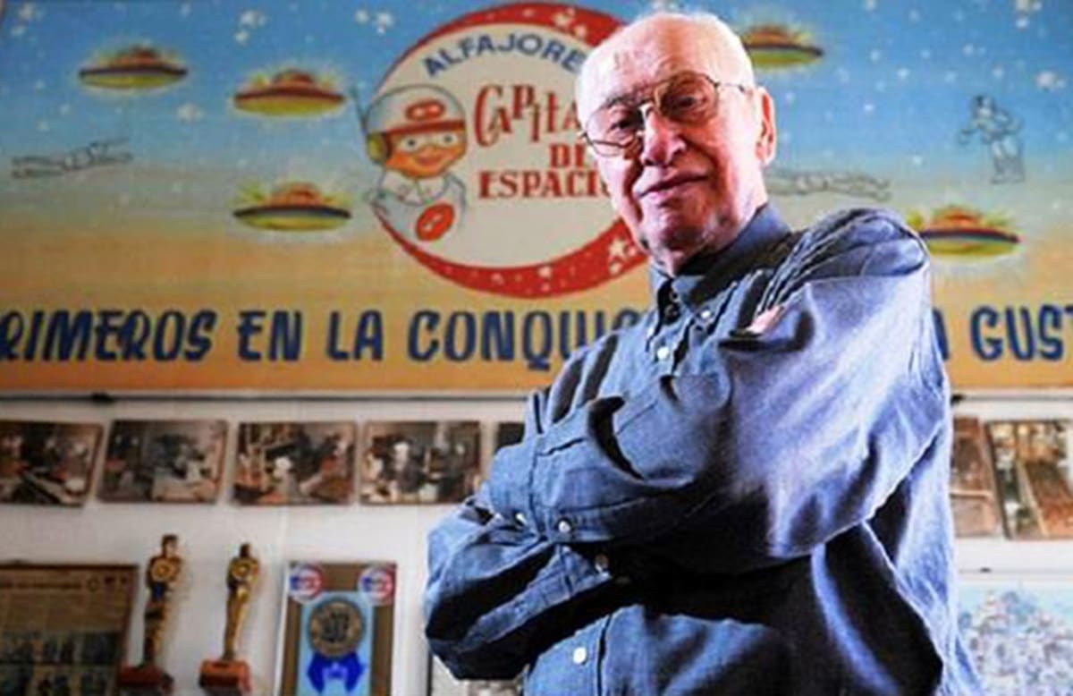 Desde una pequeña fábrica de Ezpeleta, Ángel de Pascalis construyó una marca que se convirtió en símbolo del sur bonaerense. Su receta, perfeccionada tras probar 20 alfajores diferentes, dio origen a una golosina de culto que todavía despierta fanatismo.