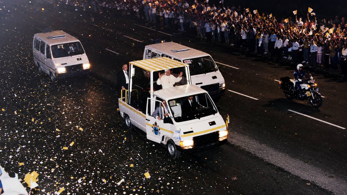 El papamóvil que usó Juan Pablo II en Buenos Aires
