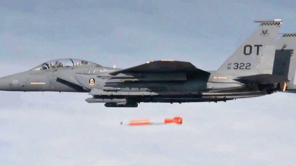 Lanzamiento de bombas B61. Foto: Fuerza Aérea estadounidense.