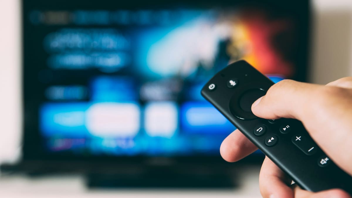 Televisor, tecnología, control remoto. Foto: Unsplash