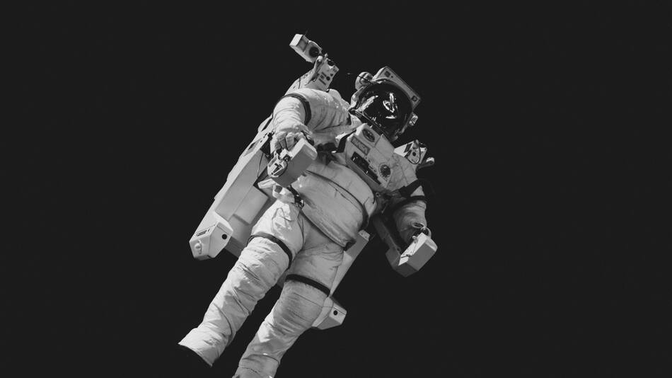 "La postura de gravedad cero", utilizada por astronautas y resto de personas para dormir mejor. Fuente: NASA.