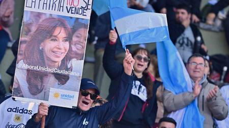 Acto en Plaza de Mayo por el 9 de Julio.