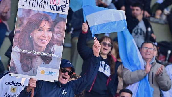 Cristina Kirchner habló ante la militancia en el evento por el 9 de Julio: críticas al modelo económico de Milei y mensaje al peronismo