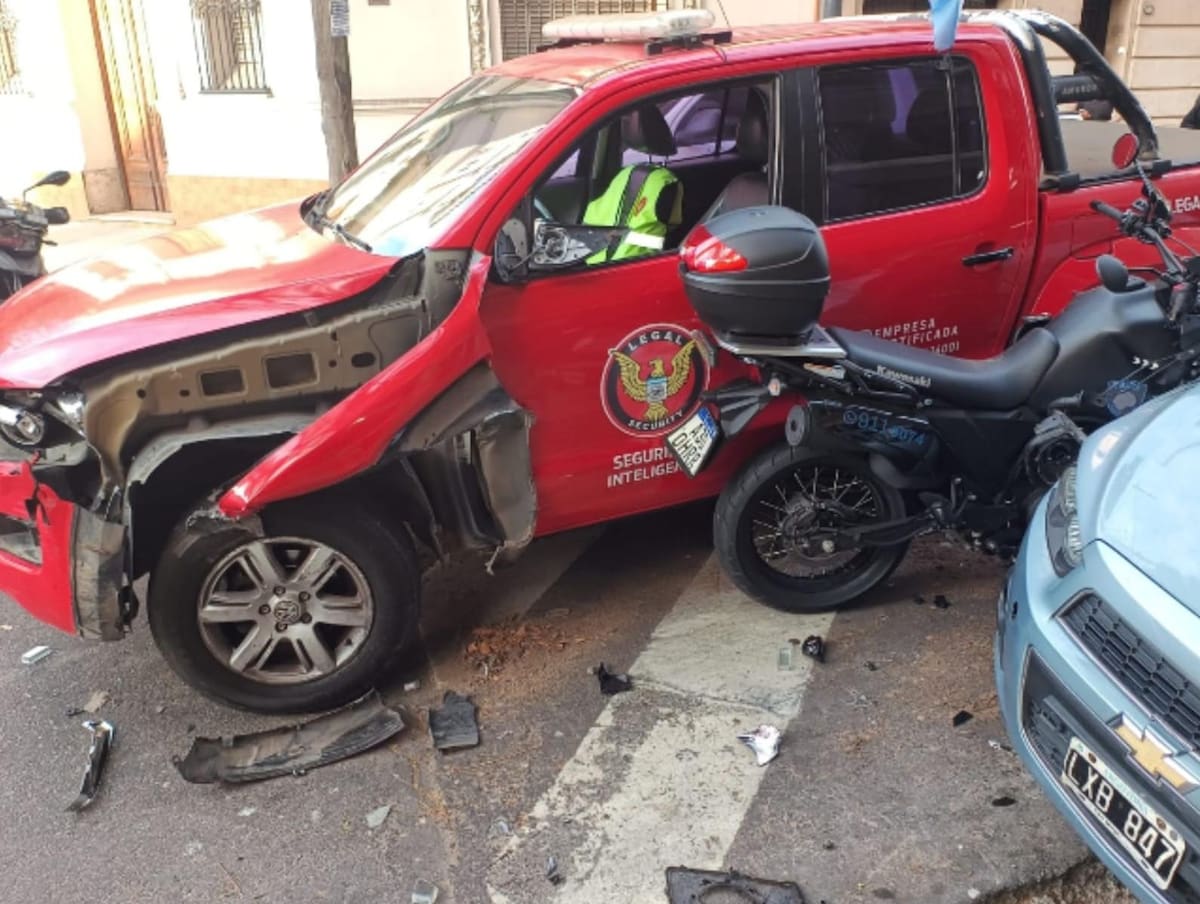 Choque y persecución en Flores