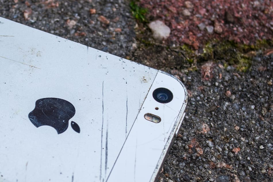 Celular roto.
