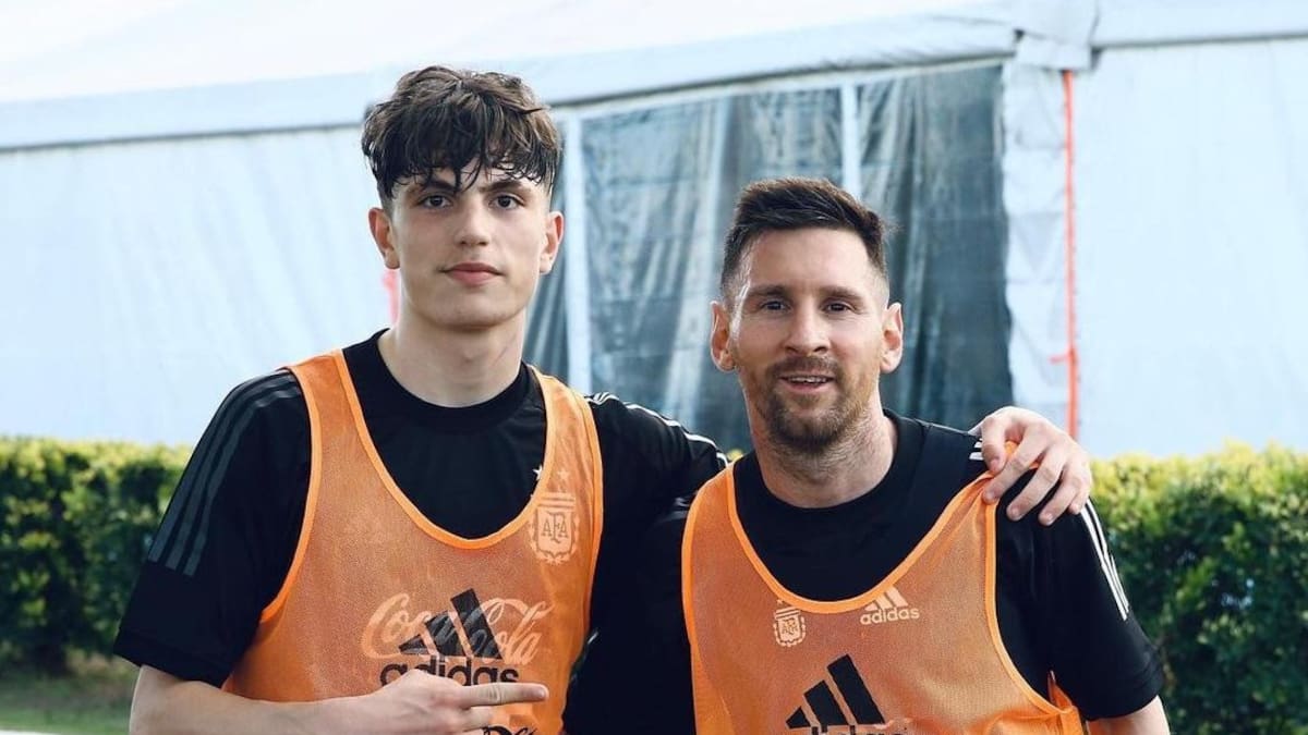 Alejandro Garnacho con Lionel Messi. Foto: Instagram @garnacho7.