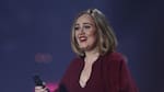 Adele anunció entre lágrimas que se retira de los escenarios por un tiempo "increíblemente largo"