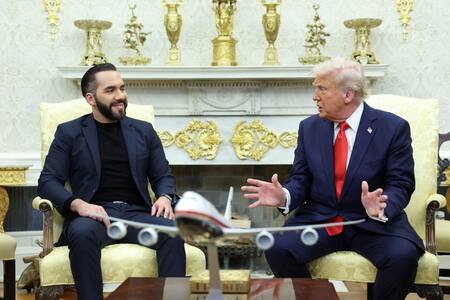 Reunión entre Donald Trump y Nayib Bukele en la Casa Blanca. Foto: Reuters (Kevin Lamarque)