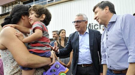 Zamora y Arroyo, presentes en la entrega de tarjetas AlimentAR en Tigre