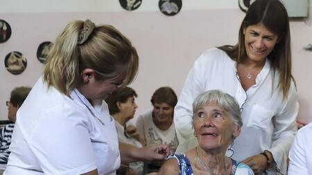 Coronavirus, Argentina, vacunación de abuelos, NA