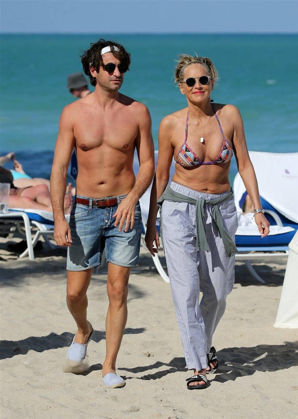 Sharon Stone muy hot a los 60 y con nuevo novio