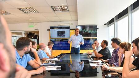 Julio Garro con el Comité de Emergencia ante la ola de calor. Foto: Prensa.