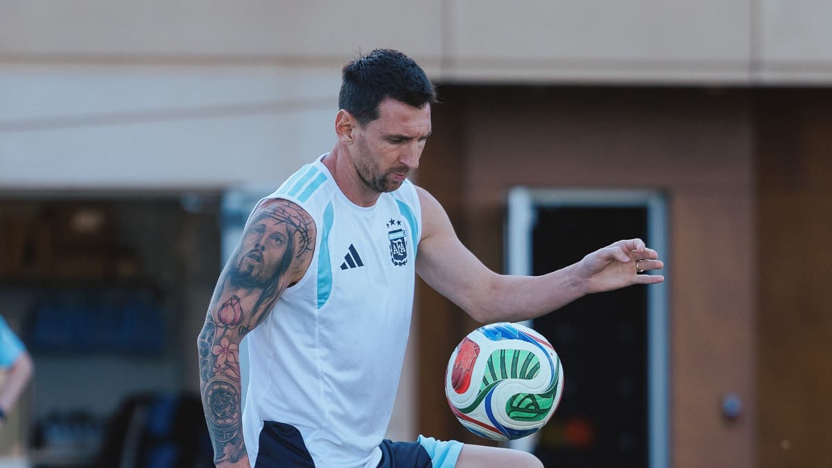 Lionel Messi se despidió de Kansas y pone la mira en Inglaterra.