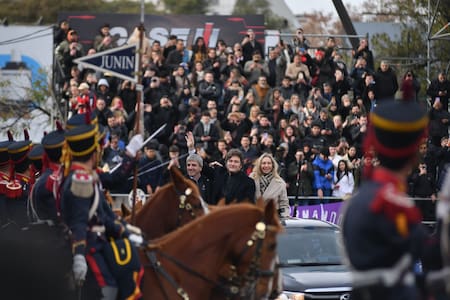 Javier Milei junto a Karina Milei y Toto Caputo en La Rural.