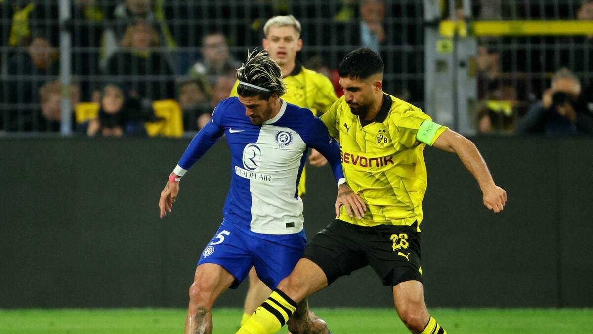 Rodrigo de Paul en disputa con Emre Can, con quien tuvo la polémica. Foto: Reuters