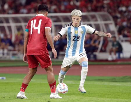 Alejandro Garnacho con la Selección Argentina ante Indonesia. Foto: Reuters.