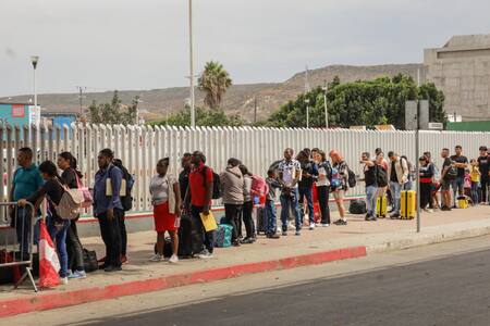 Migrantes en la frontera entre México y Estados Unidos. Foto: EFE.