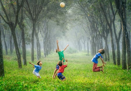 Niños, deporte, infancias. Foto: Unsplash