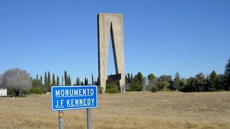 Monumento a Kennedy en La Pampa. Foto: NA