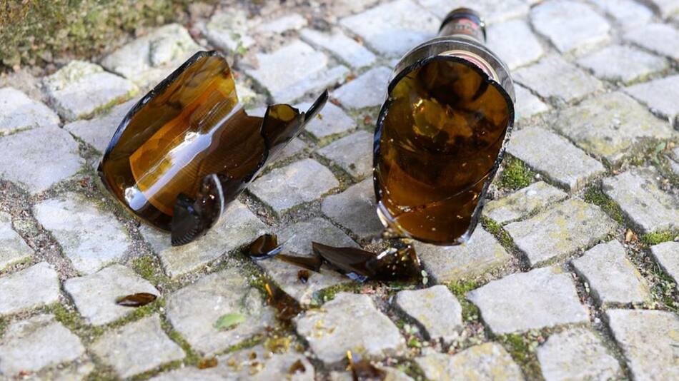 Botella rota, asesinato, pelea