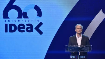 Se reveló en la encuesta a ejecutivos que cuatro de cada diez CEOs esperan reducir su plantel de empleados por la crisis. Por qué piensan que “la economía no marcha”.