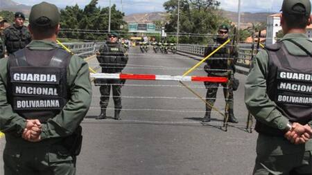 Soldados de Venezuela en frontera de Colombia