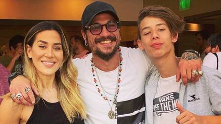 Daniel Osvaldo y Jimena Baron en el cierre de año escolar de Momo