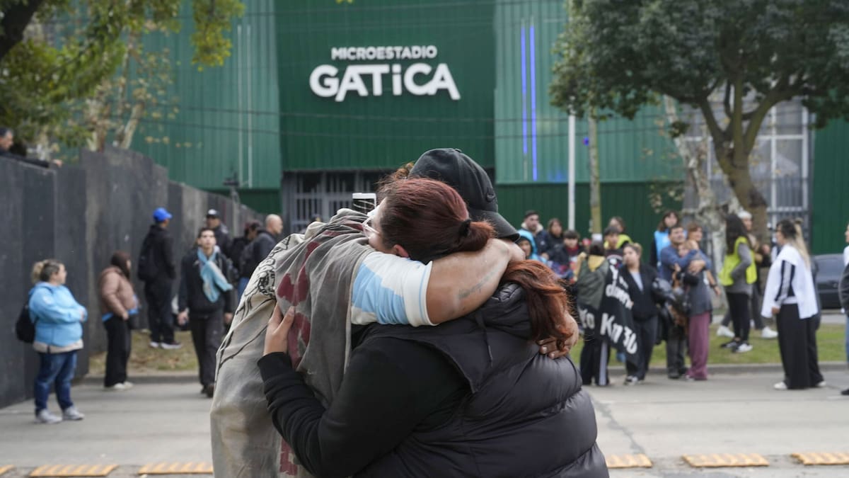 Comenzó el velatorio del Indio Solari: miles de fanáticos dan el último adiós al ícono de la música