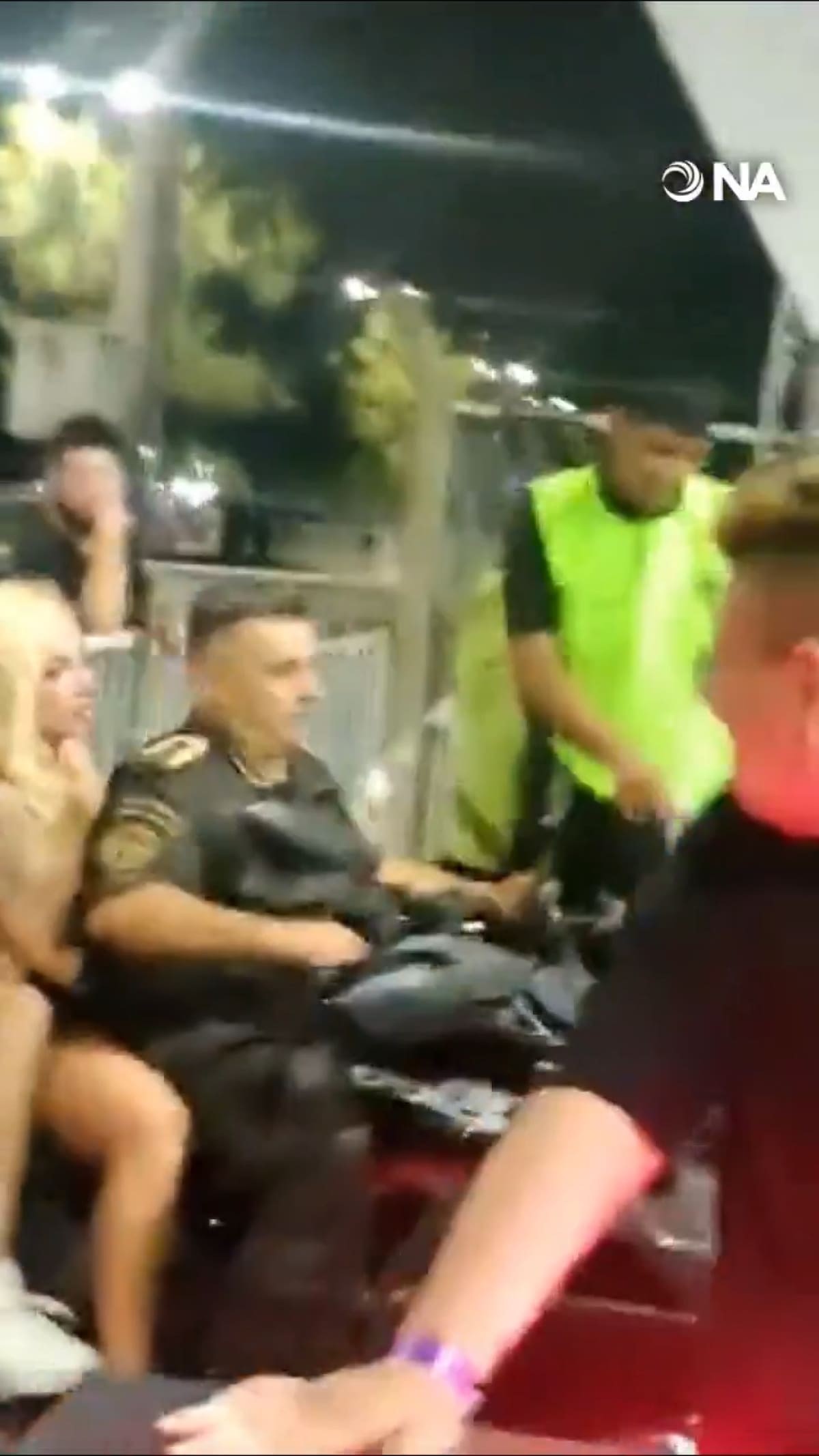 Policía intenta ingresar por la fuerza al recital de Los Piojos. Fuente: NA