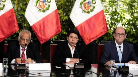 Pedro Castillo, primer ministro Aníbal Torres y el canciller César Landa_Reuters