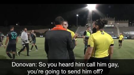 Insultos y homofobia en fútbol de EE.UU., DT Landon Donovan retiró a su equipo de la cancha