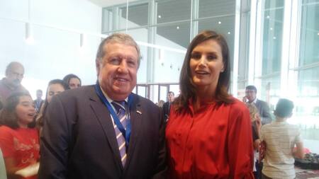 El Embajador argentino ante España, Federico Ramón Puerta junto a la Reina Doña Letizia