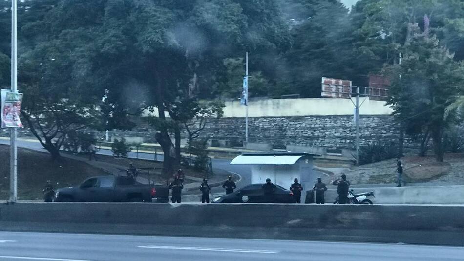 Guaidó denunció que fuerzas del régimen de Maduro rodearon su casa