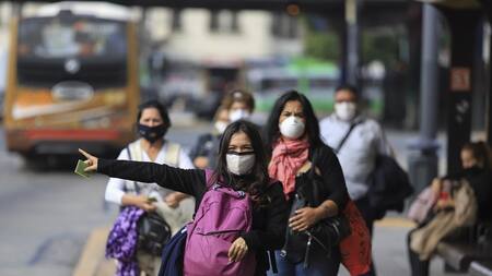 Coronavirus, Argentina, pandemia, pasajeros, colectivos, transporte público, NA