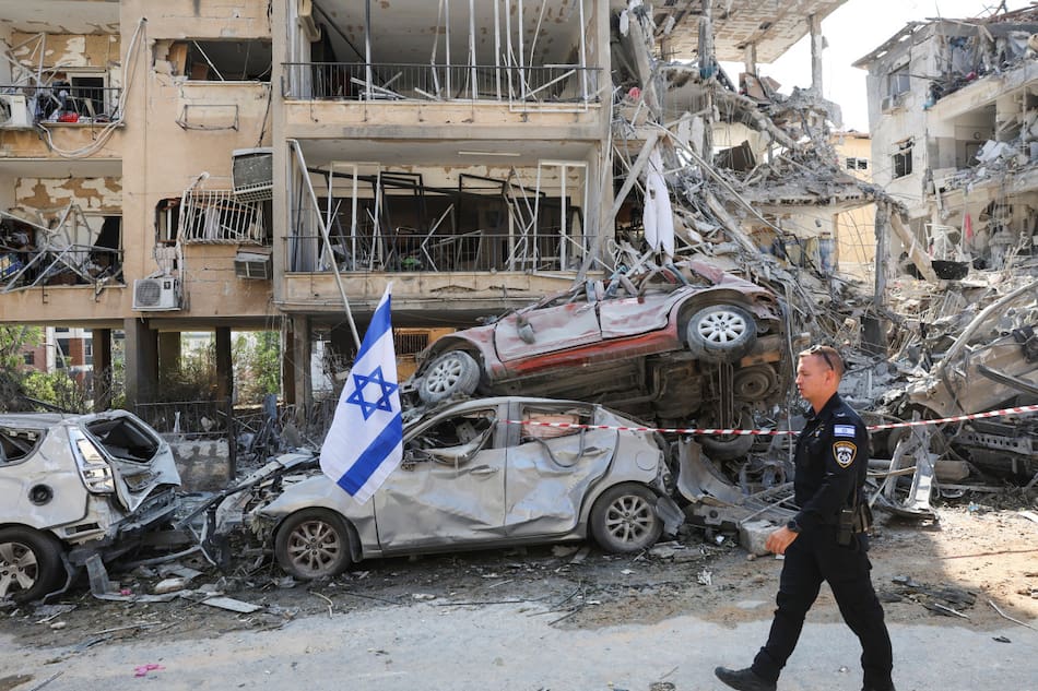 Bombardeo de Irán sobre Israel. Foto: REUTERS/Ronen Zvulun.