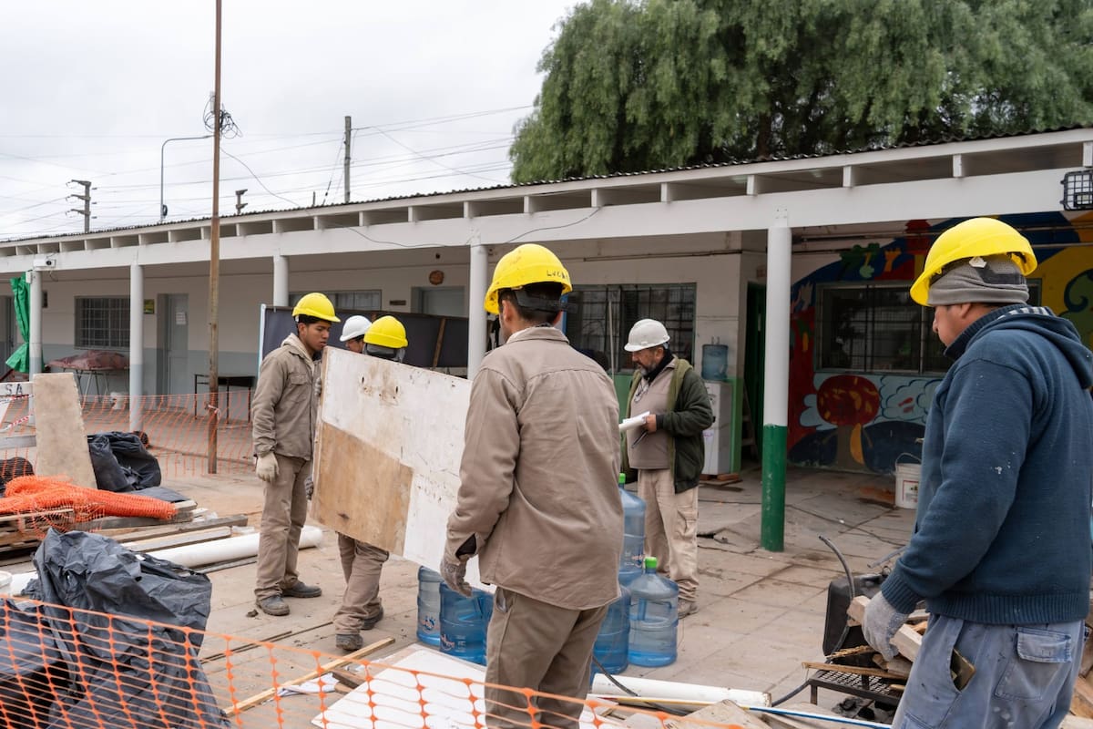 Andrés Watson monitoreó el avance de las obras edilicias realizadas en la Primaria Nº5 y Secundaria Nº55
