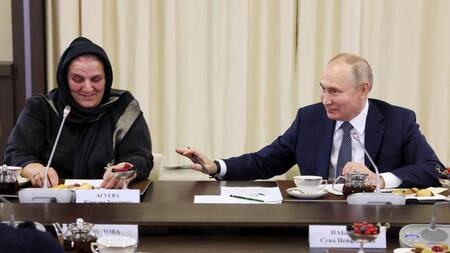 Reunión de Vladimir Putin con madres de soldados_Reuters