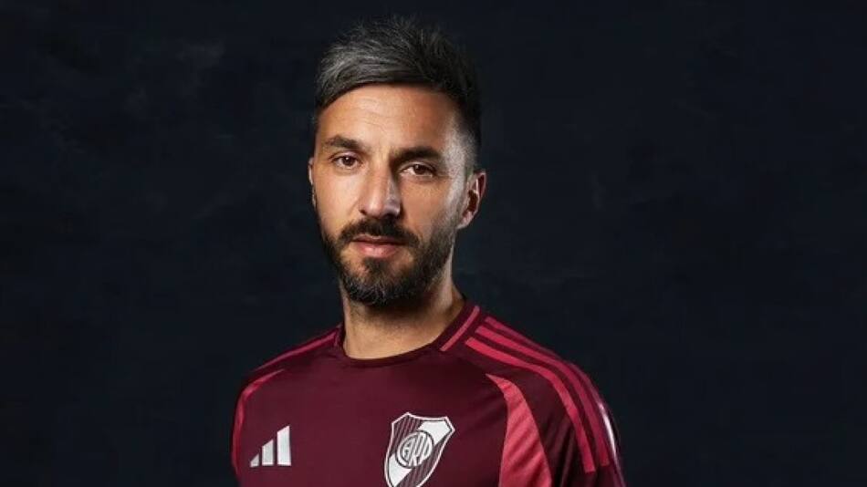 Camiseta de River inspirada en su amistad con el Torino. Foto: NA.