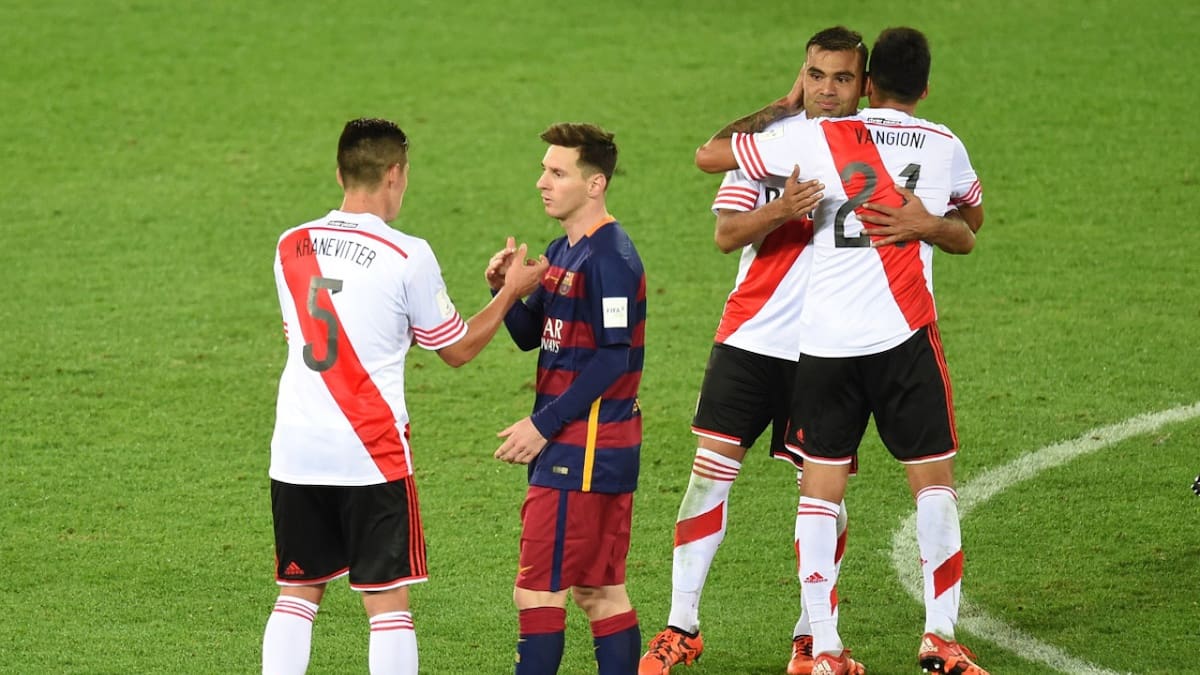 Lionel Messi ante River Plate. Foto: NA.