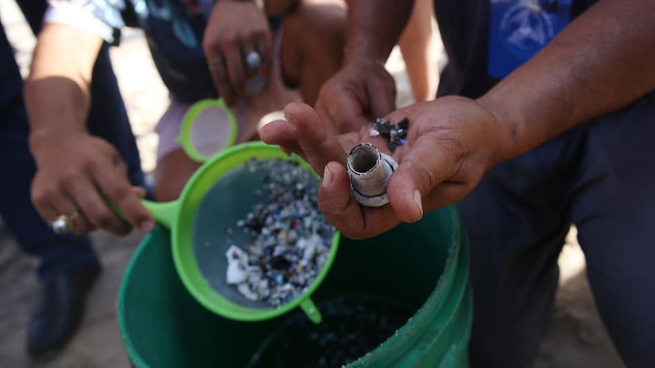 Autoridades del Pacífico contra la contaminación. Foto: EFE
