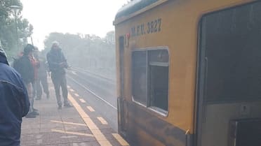 Video: se incendió una formación del Tren Urquiza y causó pánico entre los pasajeros