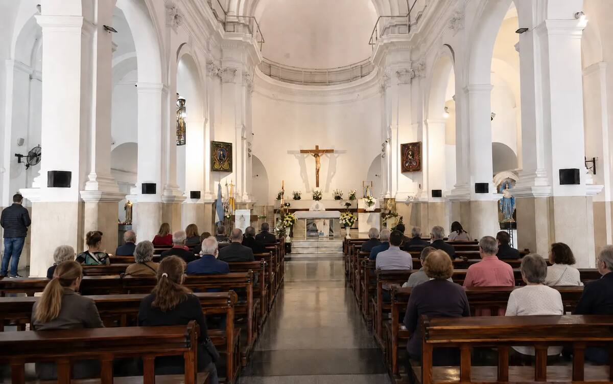 La historia de San Cayetano en Liniers: origen del santuario del pan y trabajo