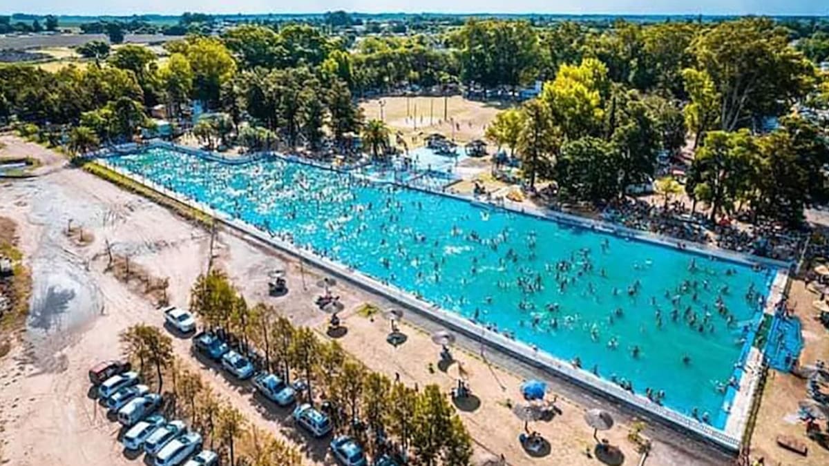 El pueblo con la pileta de agua salada más grande de Argentina.