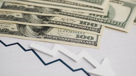 Pese a la volatilidad global, el dólar cae en la Argentina: qué están viendo los analistas y cómo puede seguir en los próximos meses