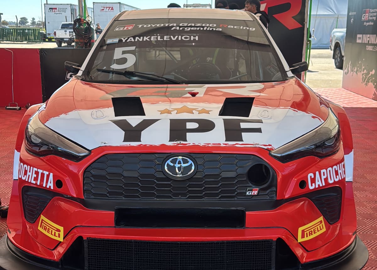 El auto Toyota de Valentín Yankelevich en el TC2000.