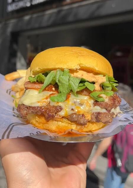 Hamburguesa la China. Foto: captura video