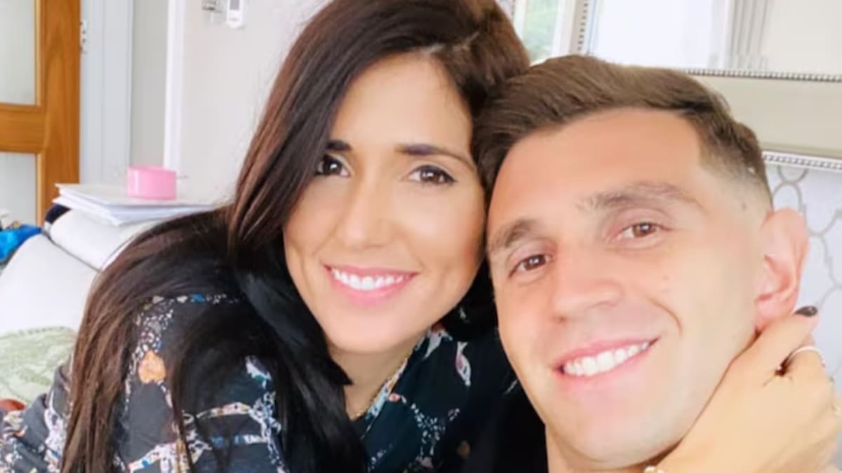 Dibu Martínez y esposa