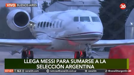 Llegada de Messi a la Argentina. Foto: Canal 26.